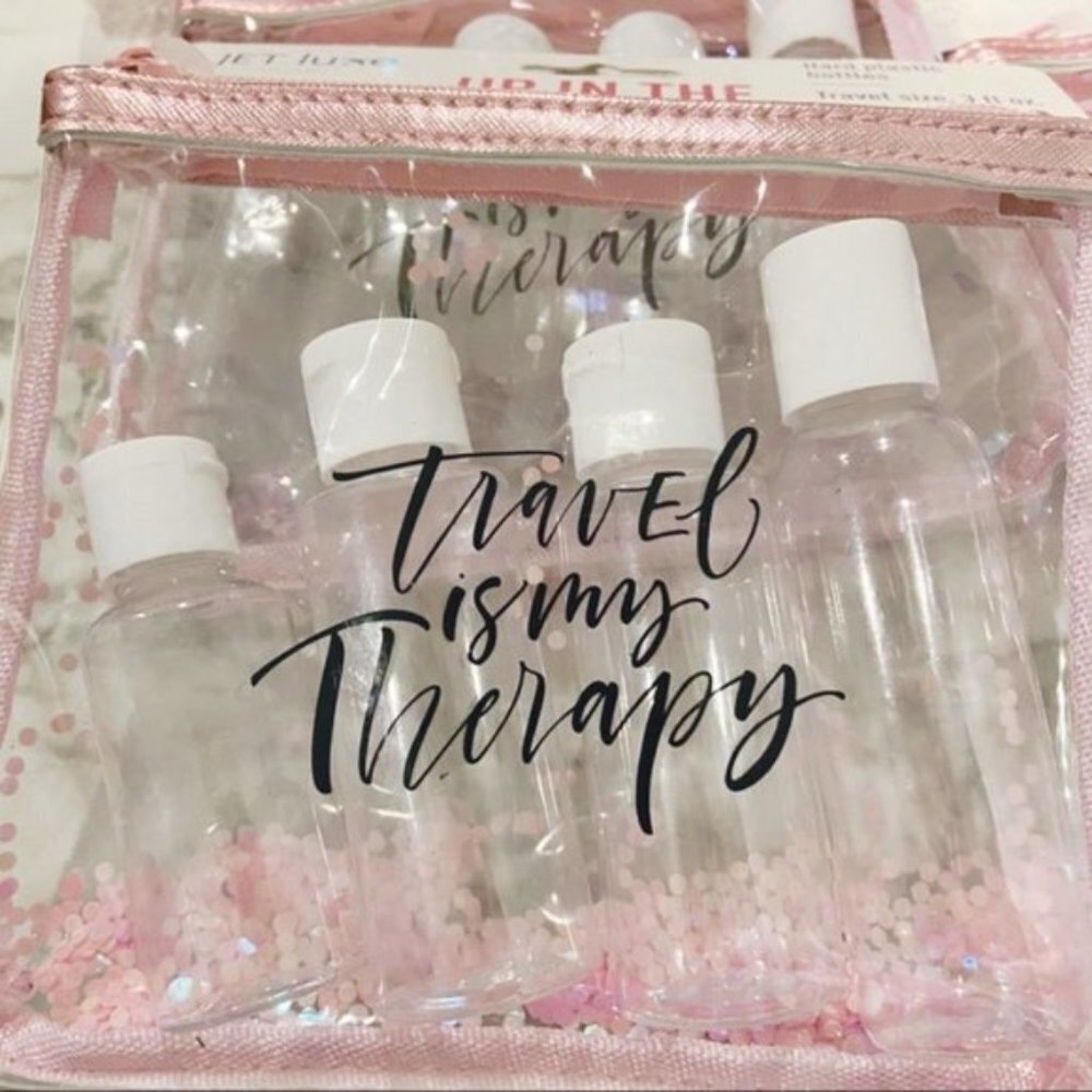 NWT Travel case with shampoo/‎ conditioner bottles